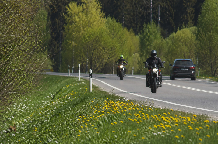 Latvijas iedzīvotājus visvairāk satrauc motociklu vadītāju braukšanas prasmes un ātrums