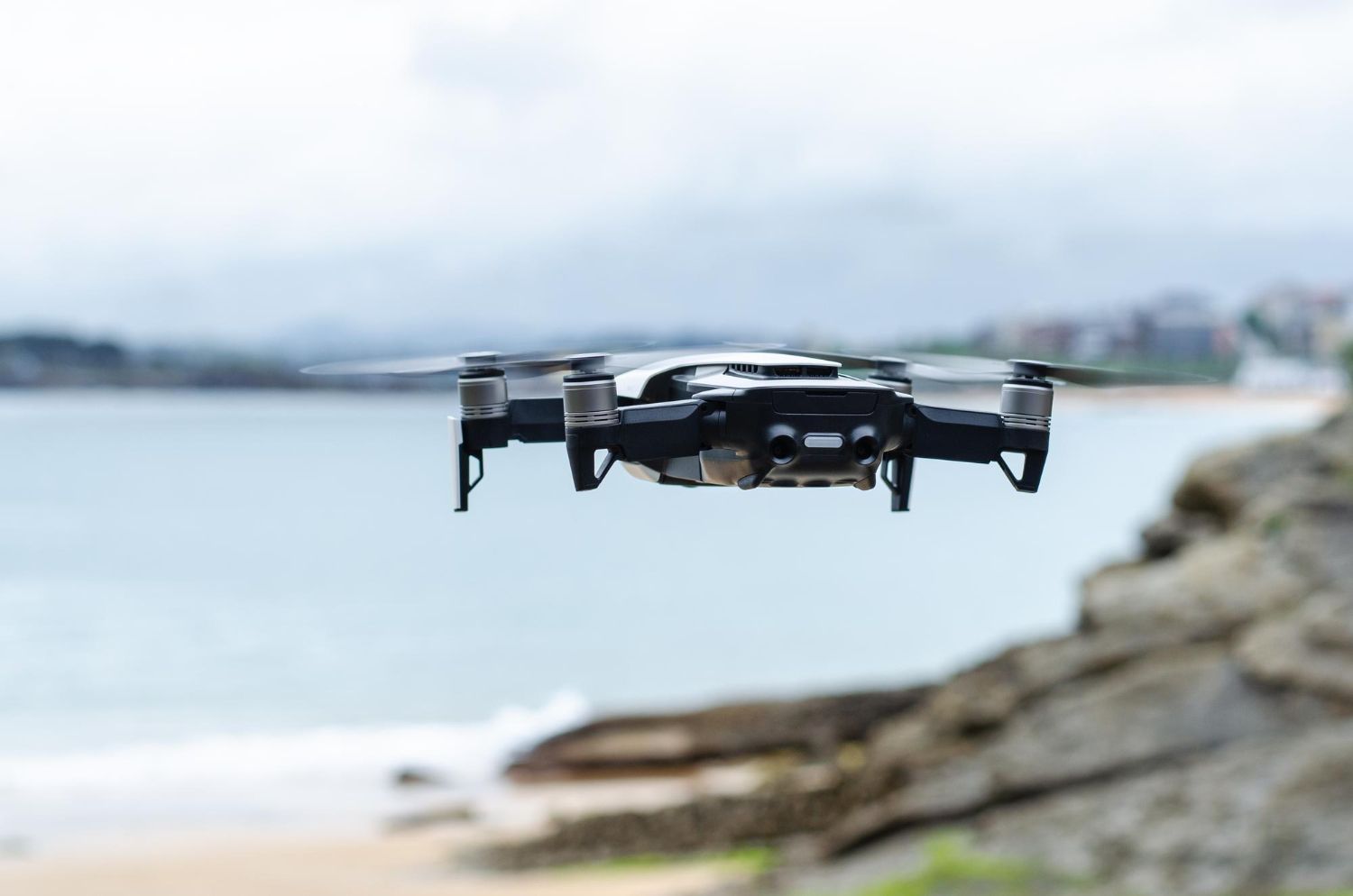 Dronu riski jāvērtē pēc to izcelsmes un polises seguma; aicina klientus savlaicīgi precizēt aizsardzību